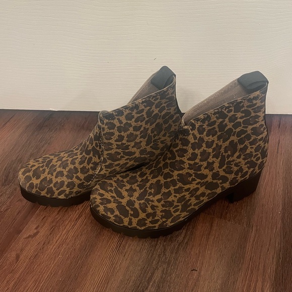 Charleston Shoe Co. Upper Monterey Boots in Leopard - Picture 1 of 9